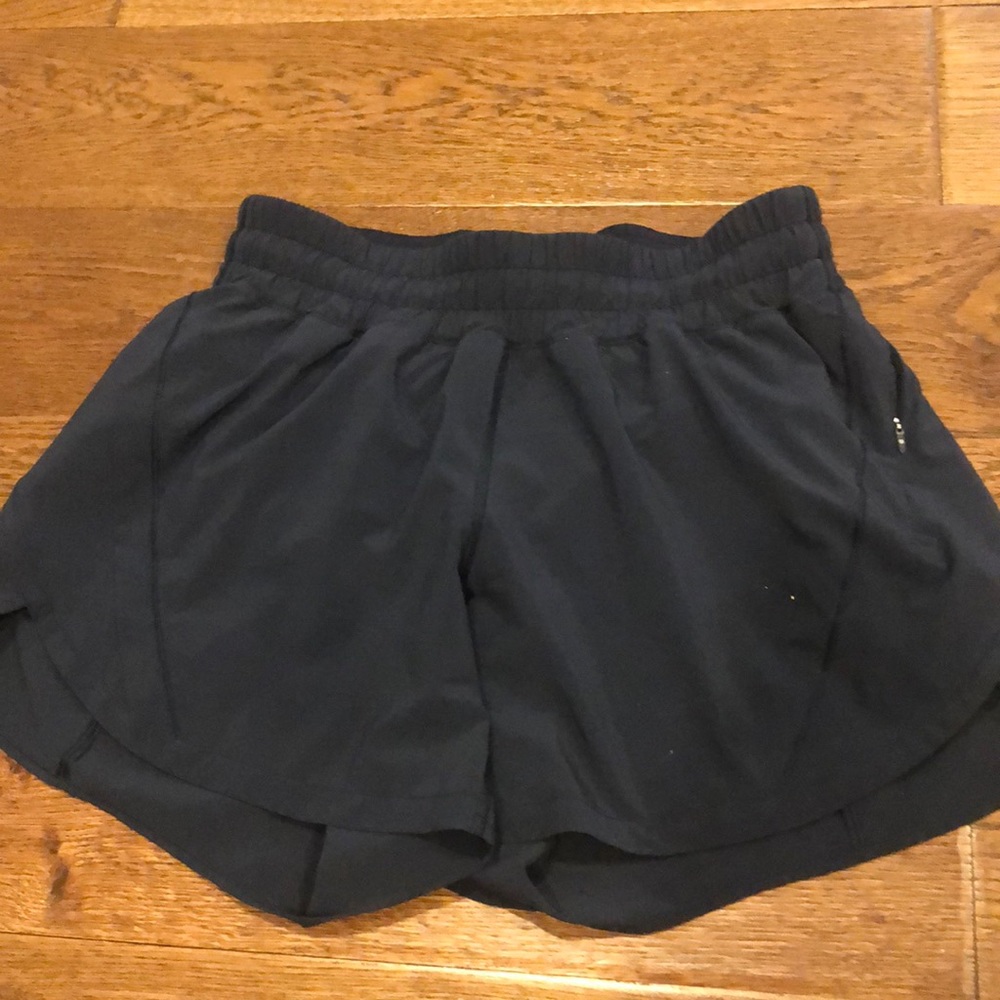 COPY - Lululemon 5 inch tracker shorts (size 8)